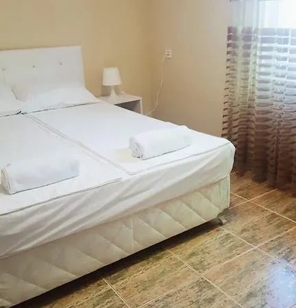 Rusto Πανσιόν 3*