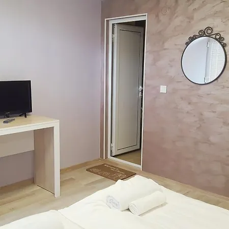 Rusto Konukevi Naousa