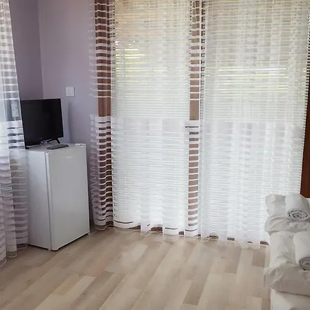 Rusto Πανσιόν 3*